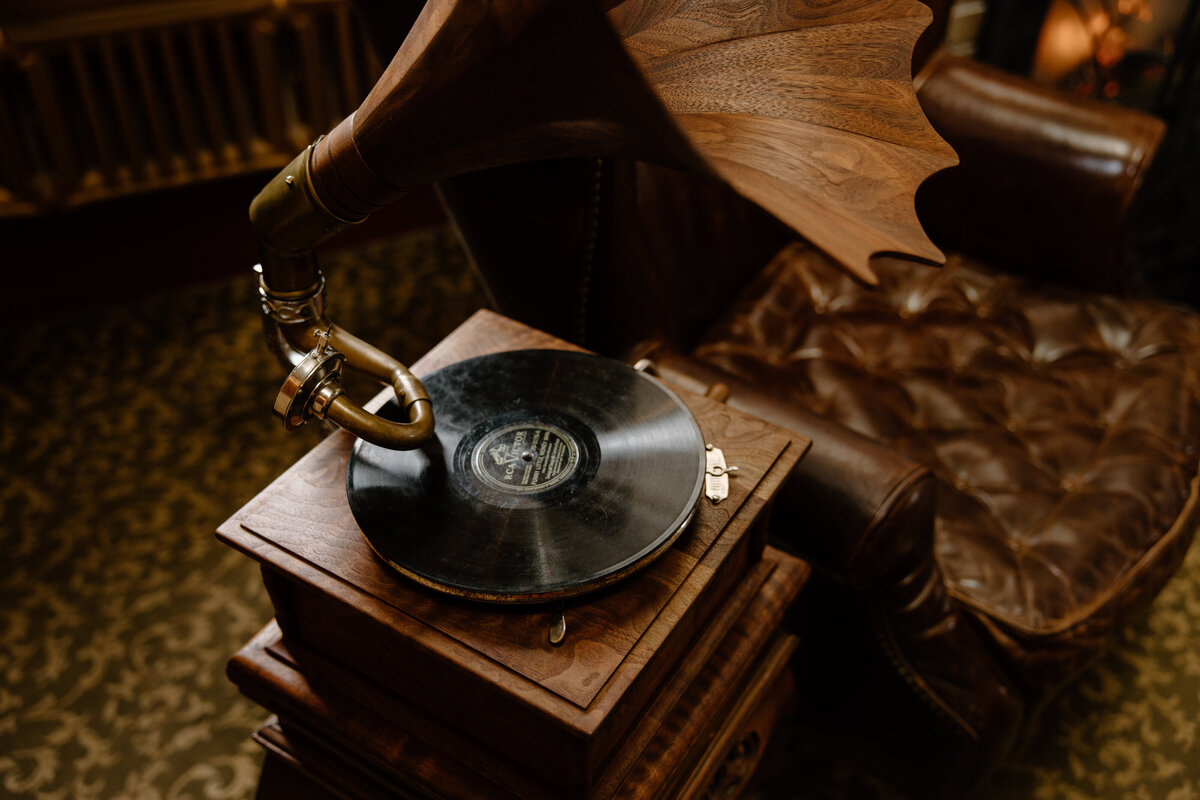 8 Functional and Custom Victrola Gramophone by 3 Sheets Designs Woodworking
