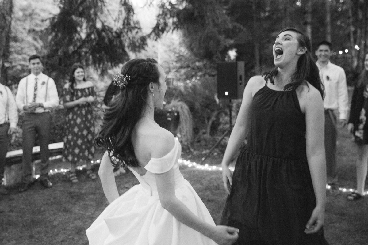 RIVERSIDE WEDDING IN THE OREGON