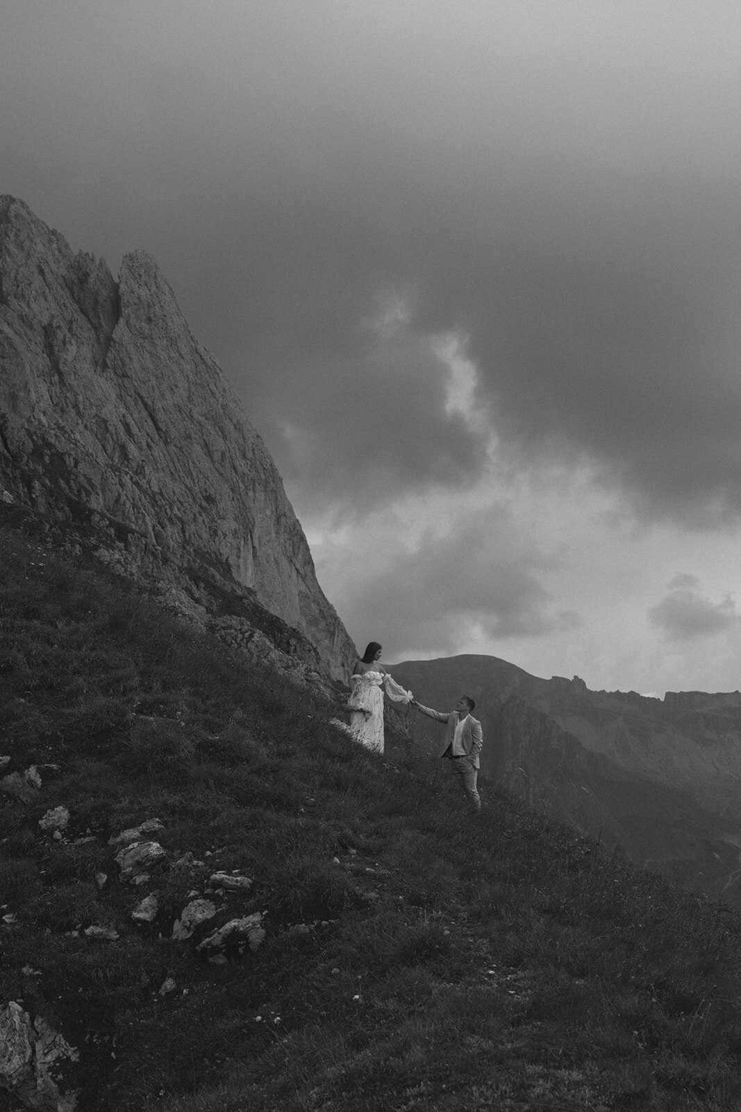 destination-wedding-elopement-photographer-italy-dolomites-seceda-documentary-tanya-davids-photo-film-140