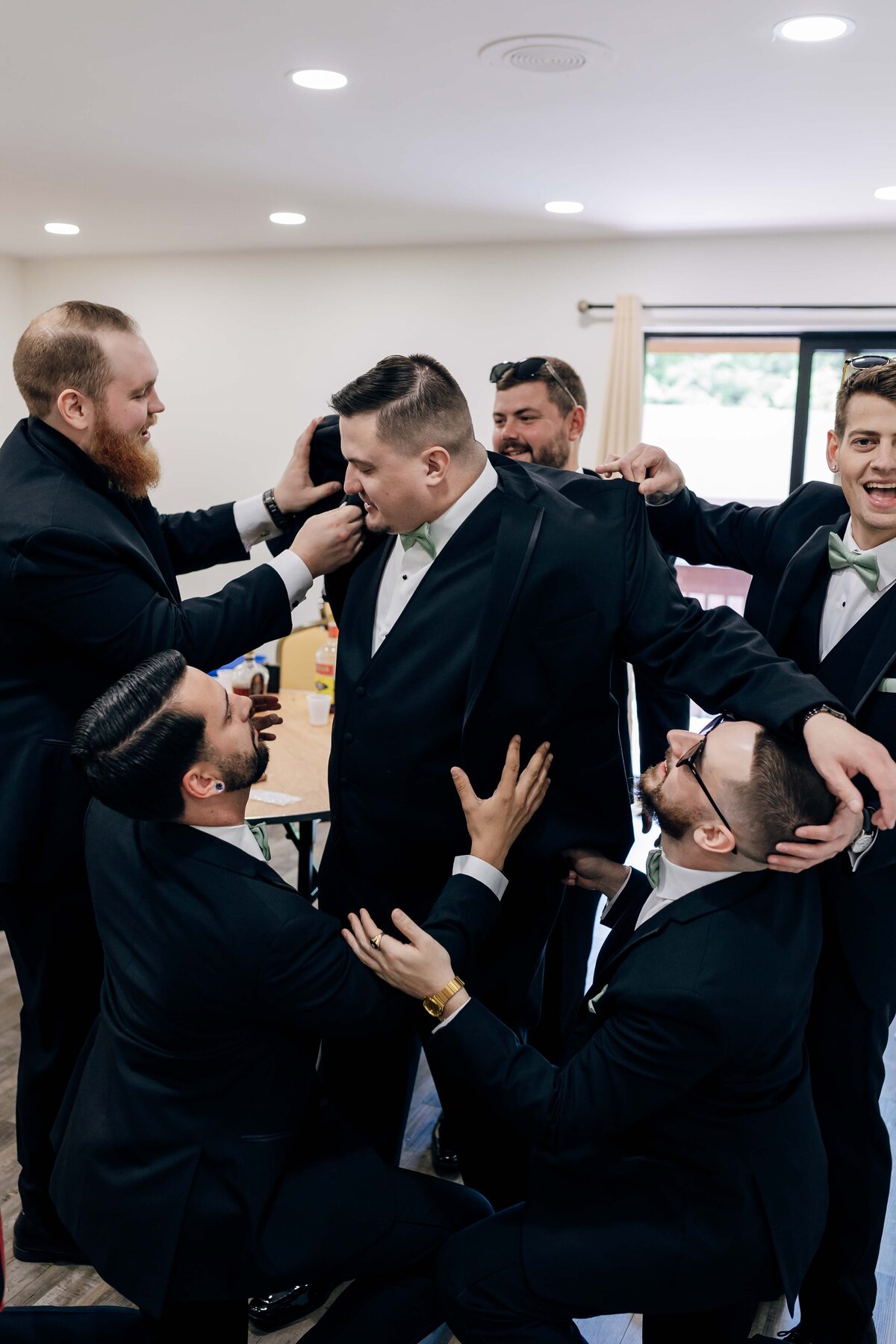 Groom-48 (2024-06-21T02_03_00.993)