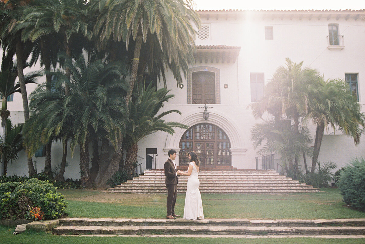 santa-barbara-court-house-intimate-wedding-olive-and-oath-27