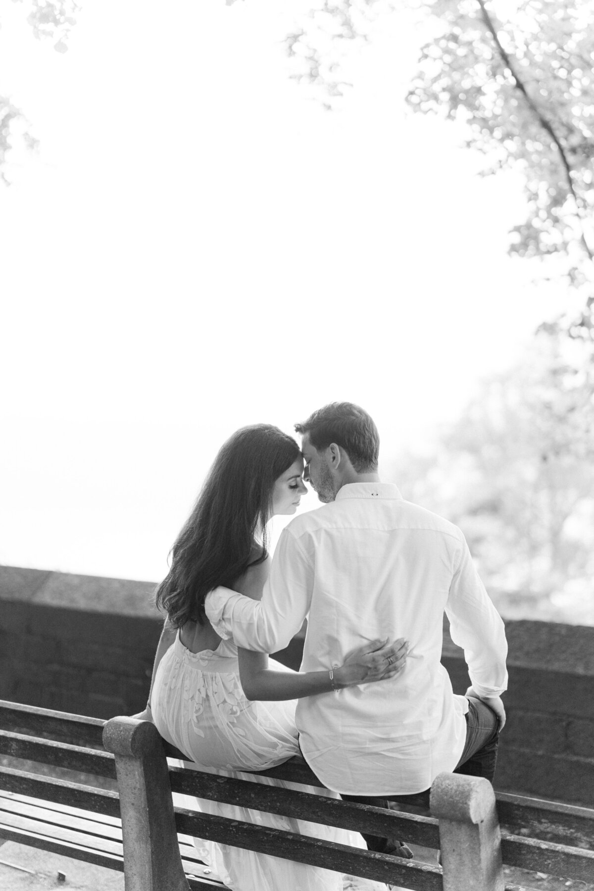 centralparkenengagementsession-engagementsessionnyc-fineartweddingphotographer-felixfeyginphotography-028