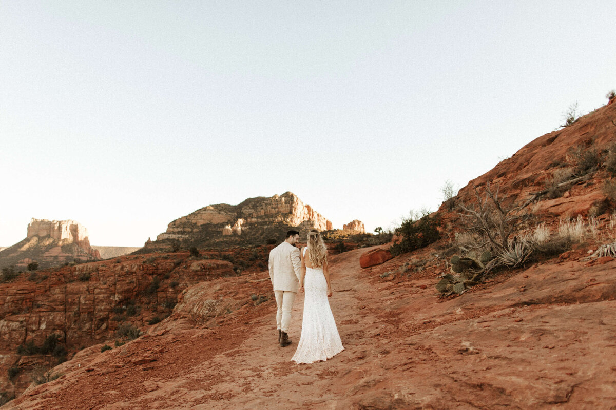 with-the-wandering-sedona-cathedral-rock-elopement-3