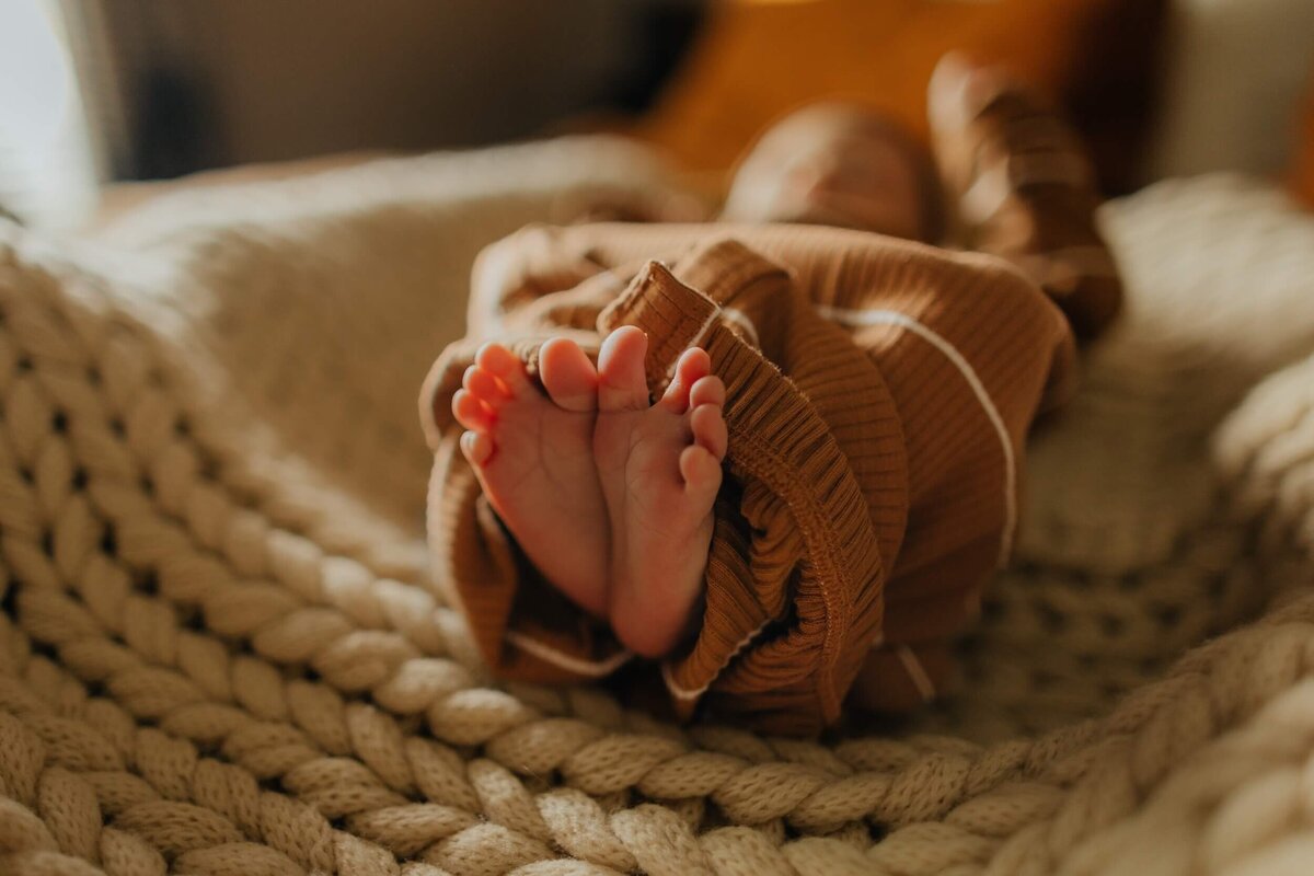 newborn-feet