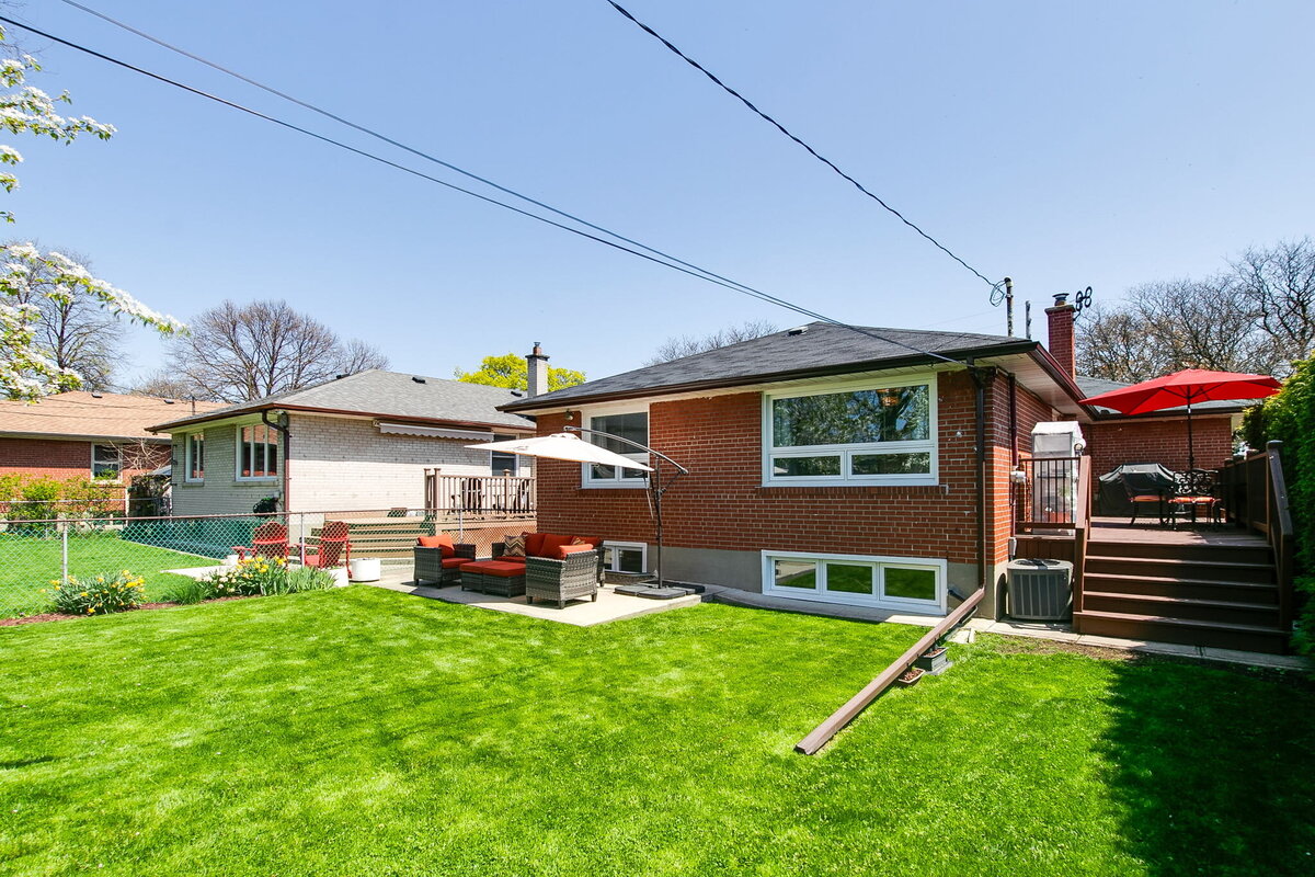 46-web-or-mls-74_002_Backyard