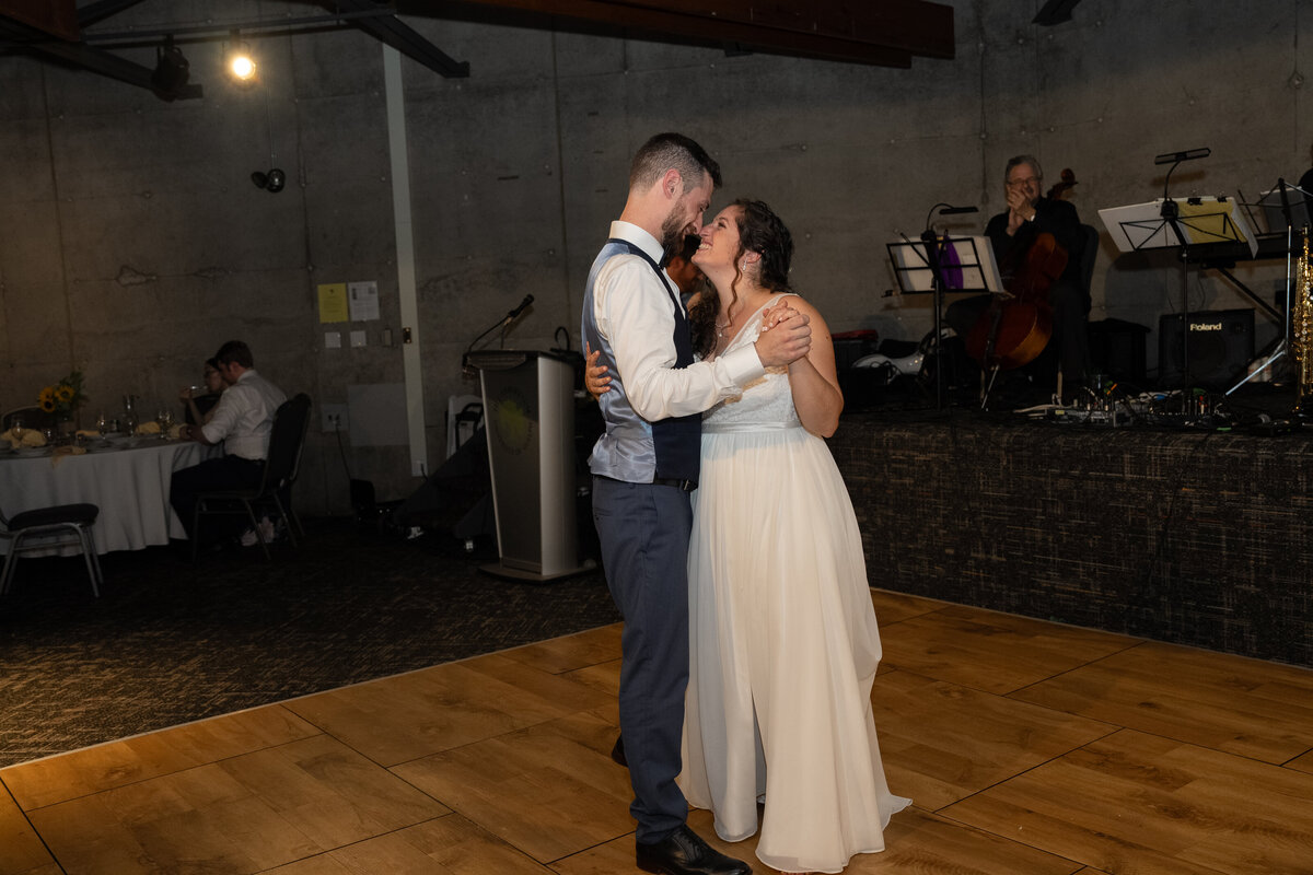 A&J Guelph Arboretum Wedding Flowers31