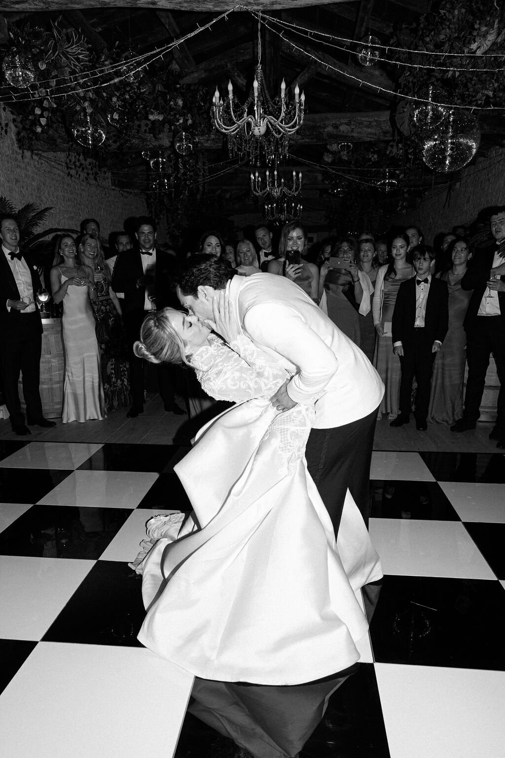 chateau-wedding-first-dance