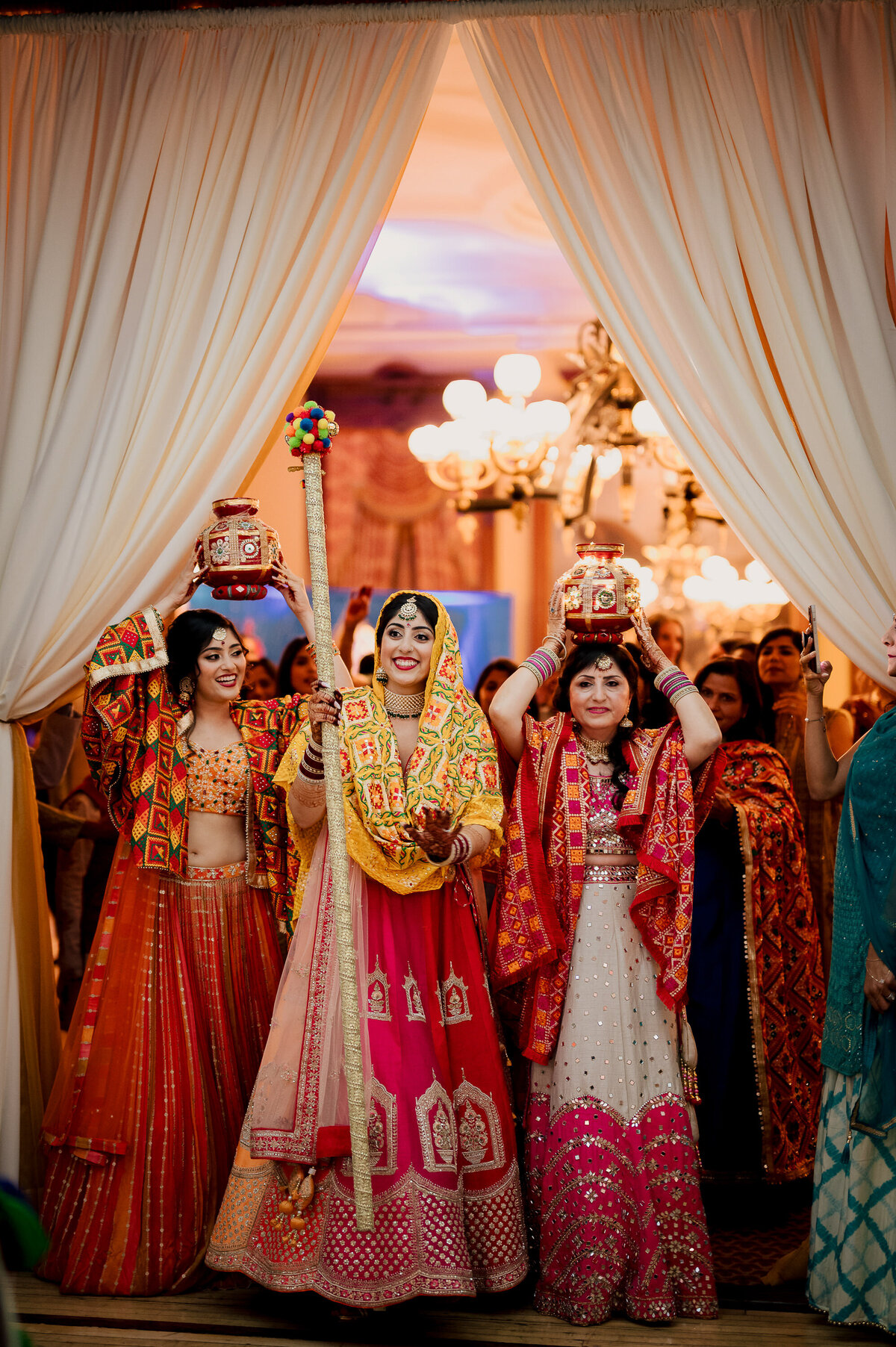 Ishan Fotografi in Hamburg, NJ is a top-rated Indian wedding photographer with over 90 five stars reviews.