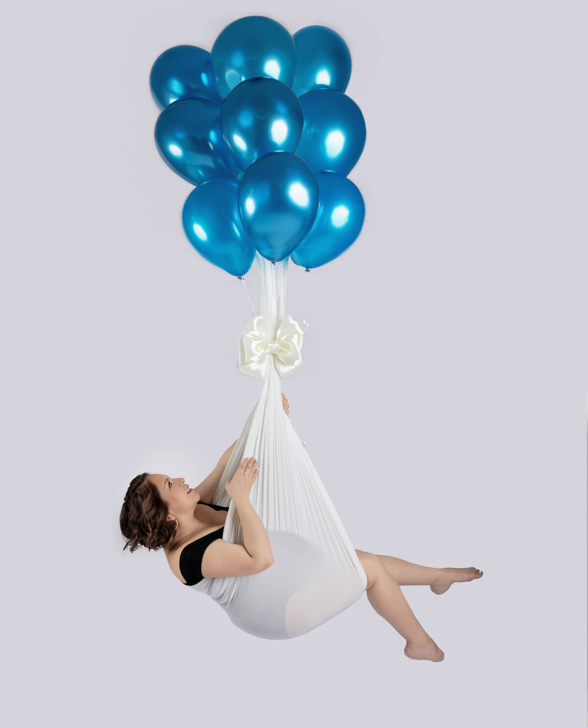  photo shoot modern best san antonio texas photograhers hanging fabric maternity photography session  