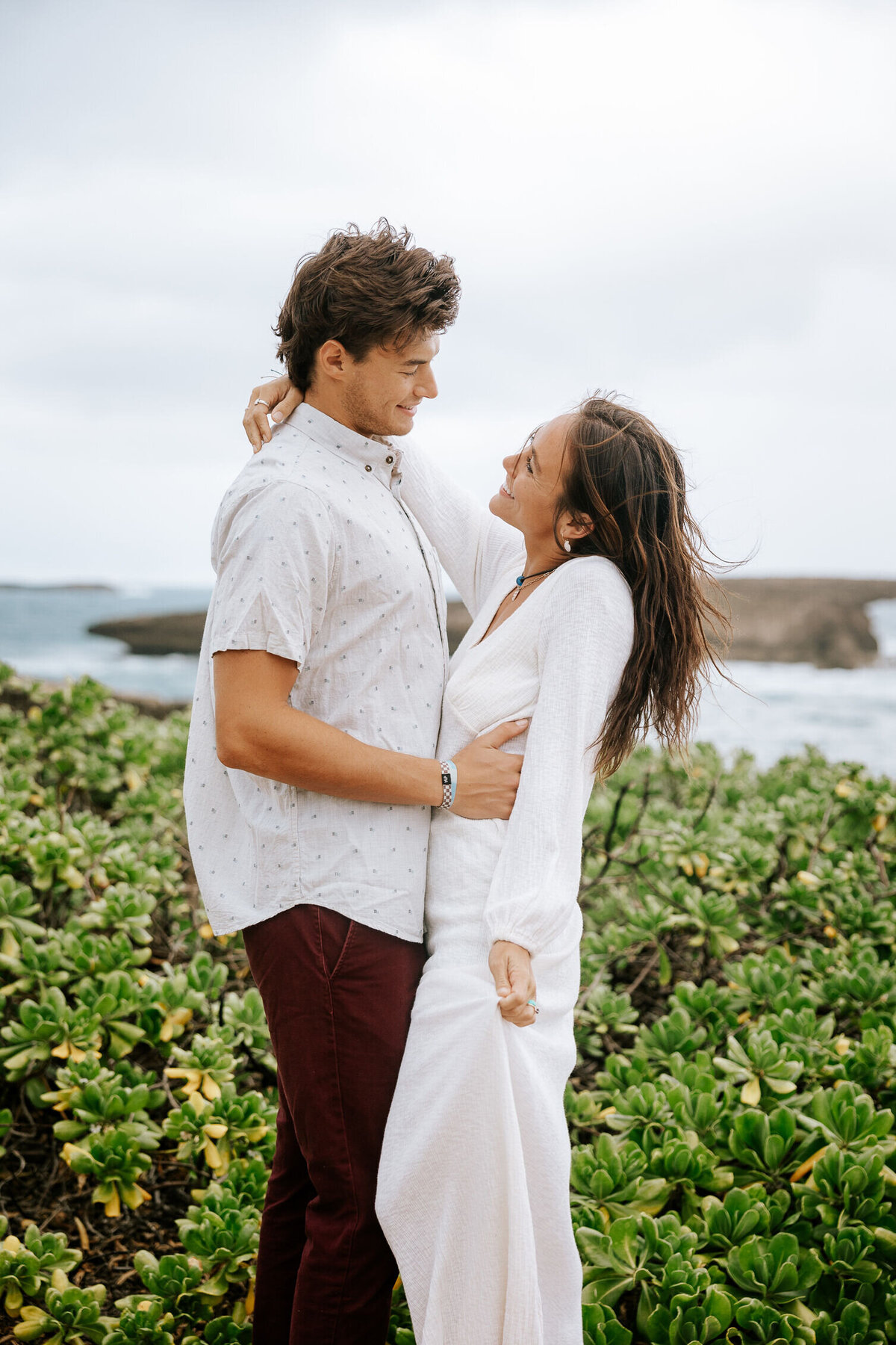 North_Shore_of_Oahu_Engagement_Photos_Skateboards_Laie_Kahuku_Haleiwa-23