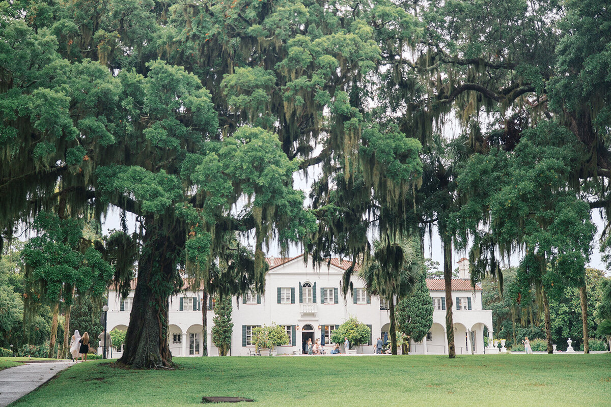 View of the front of Crane cottage at jekyll island club resort