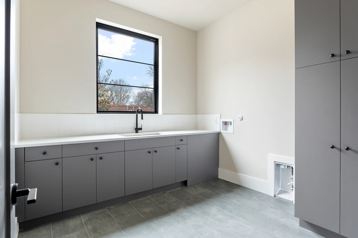 596-lancelot-way-mudroom-1