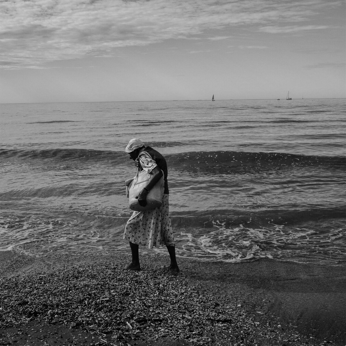 NI VU NI CONNU ©Marie CharbonnierSeule sur la plage