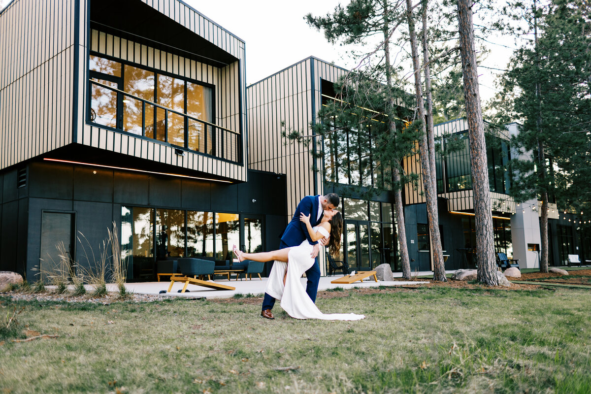 Newlyweds kissing  at Catalyst by Nature Link