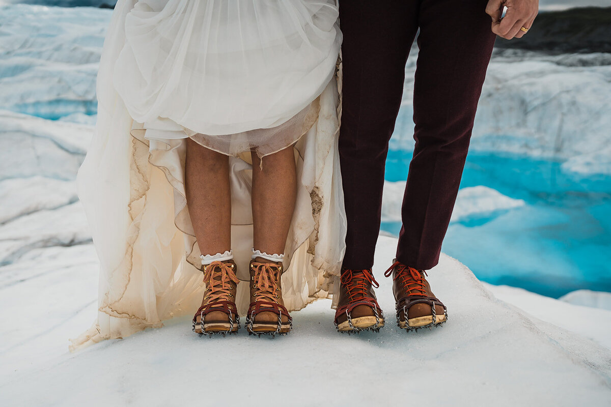 adventure-elopement-packages-between-the-pine