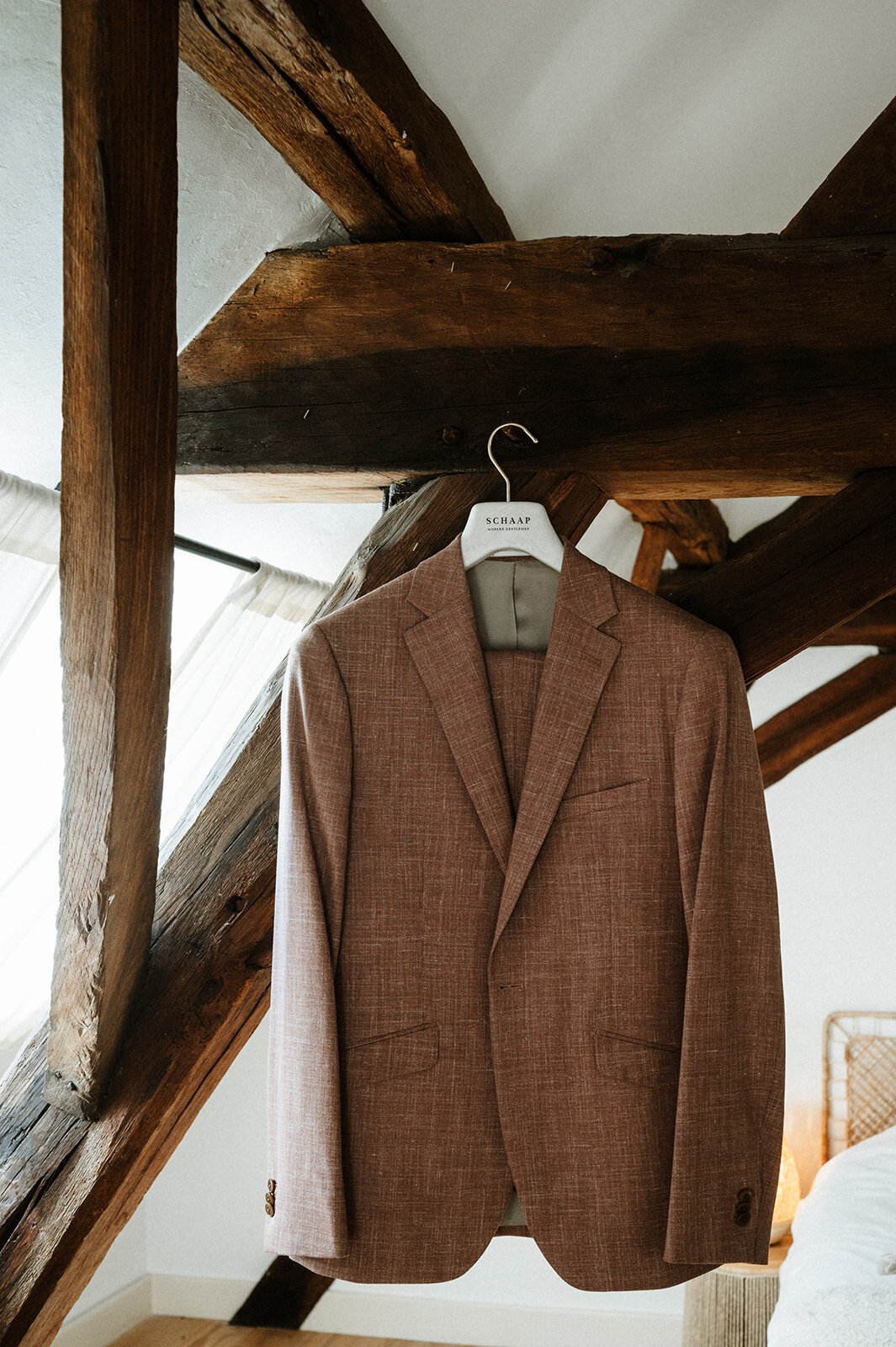 Herentals, salon weddings, moody, authentiek, alternatief trouwen,bruid, 2026, elopent, intiem, spontaan, tijdloos, trouwfotograaf, antwerpen - klaarmaken & first look-60