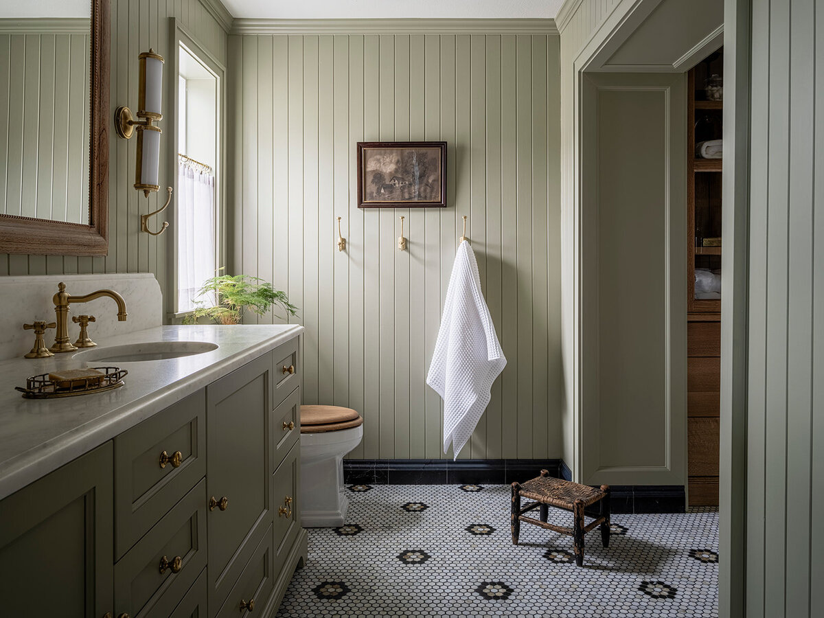 Kat Lawton Interiors - Seattle Interior Designer - English Cottage Primary Bathroom - DSCF2295-HDR-2-Edit_websize