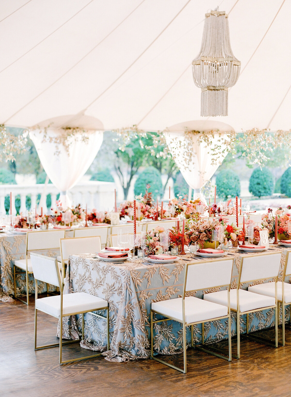 max-owens-design-jose-villa-wedding-33-tent-table