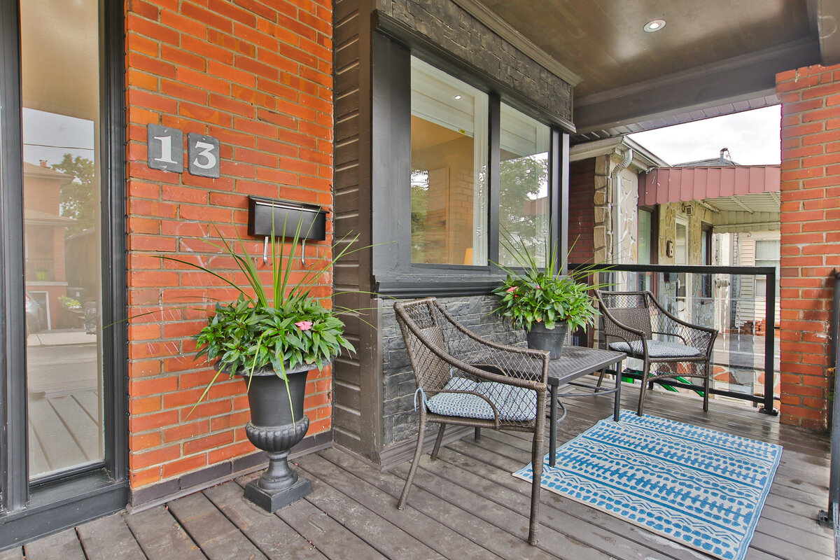 002_Porch
