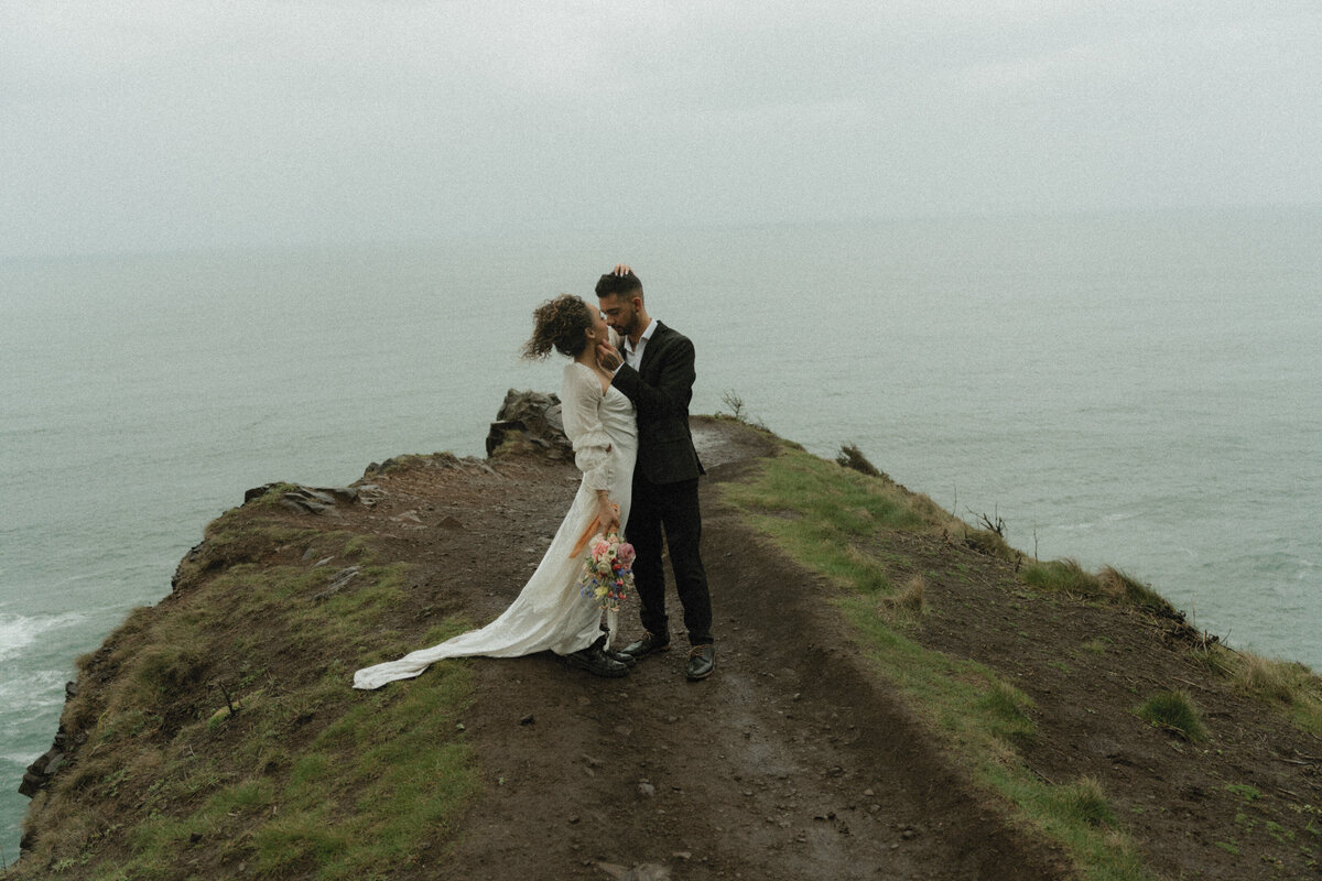 elopement oregon cliff - lizarrietaphotography-83
