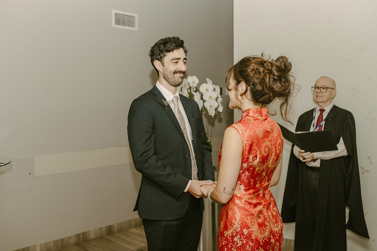 toronto-city-elopement-city-hall-ttc-subway-sugar-beach-fun-romantic-sumer-wedding-2719