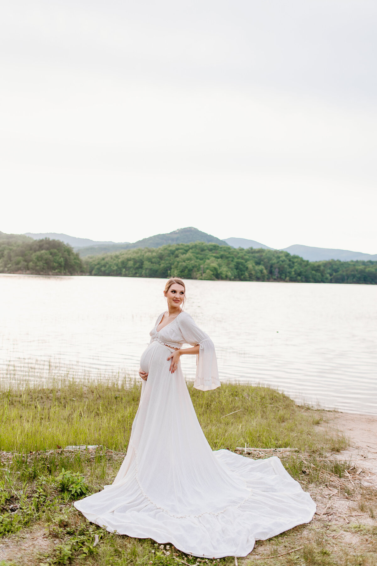 Documentary-Maternity-Session-at-Carvins-Cove-RJ-88