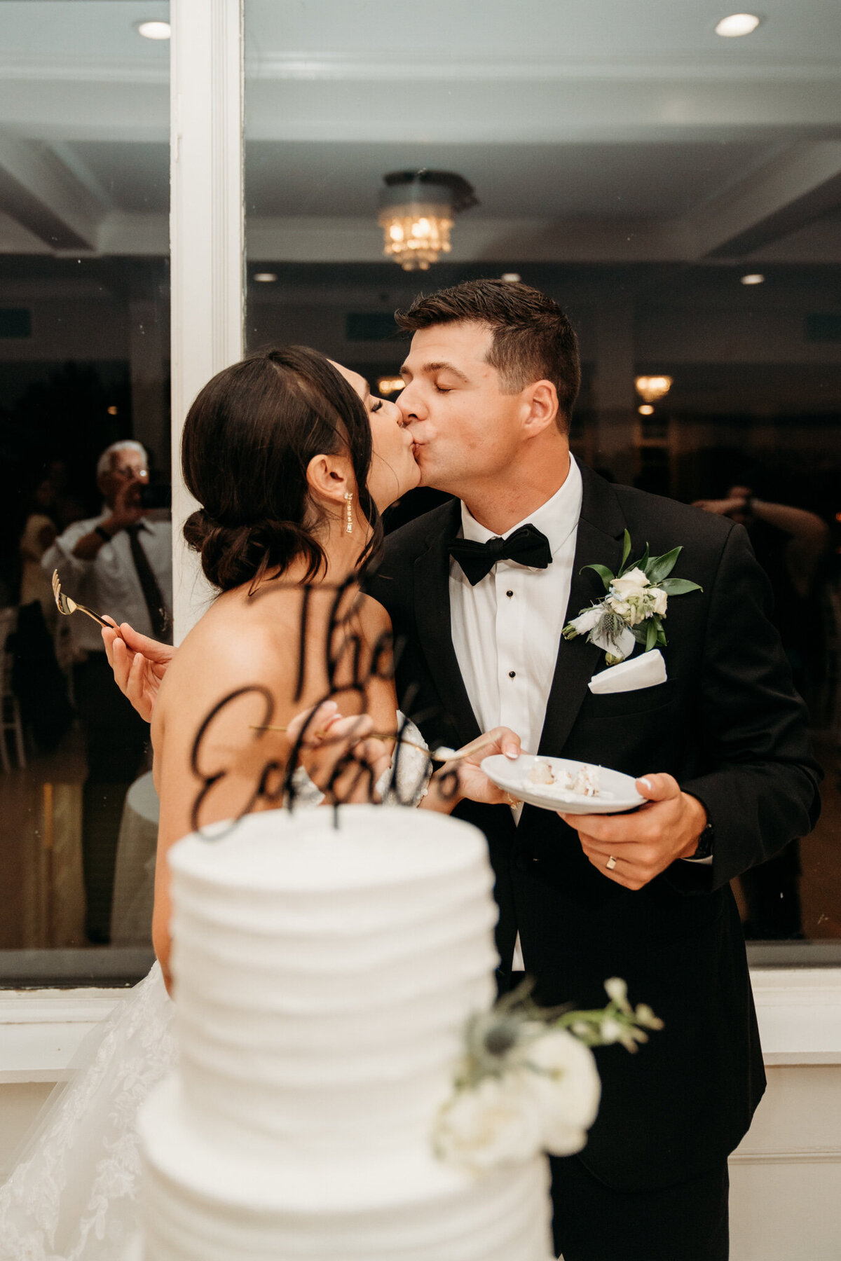 wedding-cake-cutting-springfield-country-club-ma