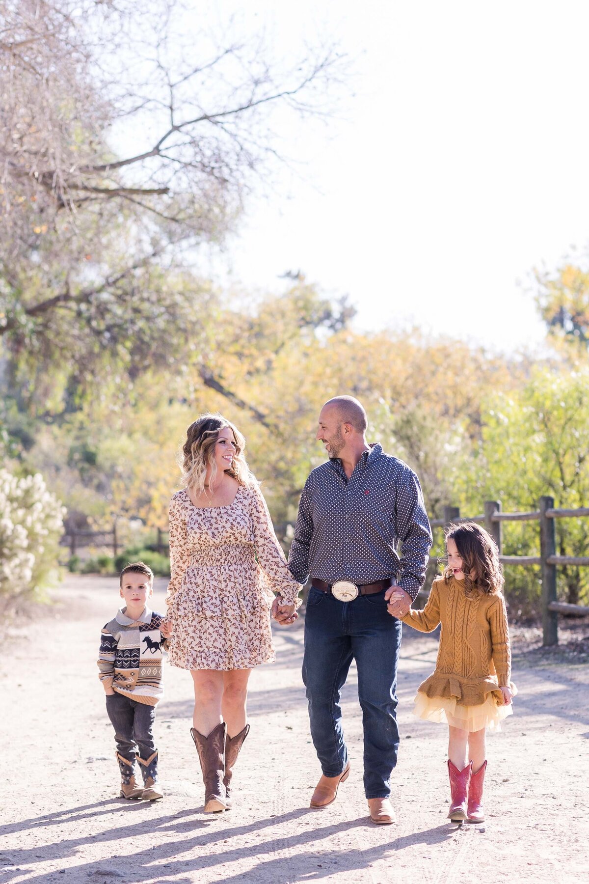 san-diego-family-photography-sweetwater-regional-park-family-walking