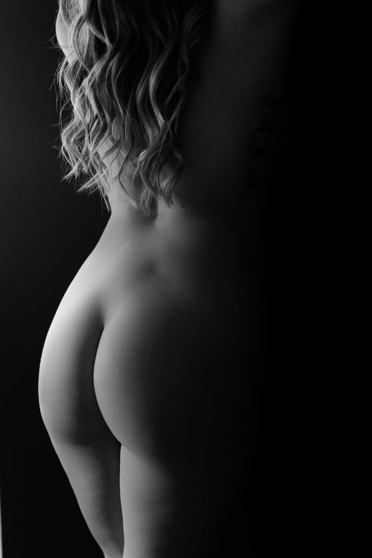 silhouette woman boudoir