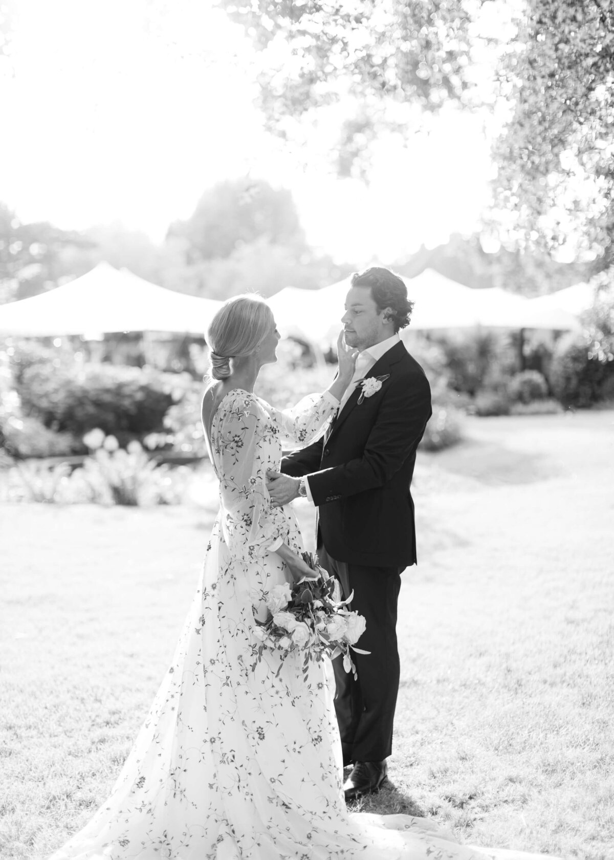 chloe-winstanley-weddings-sassi-holford-bride-groom-black-white