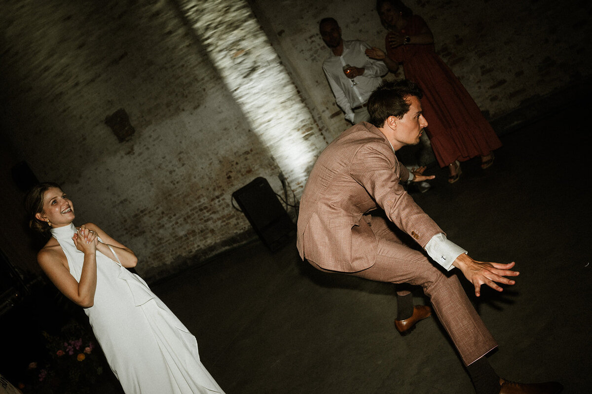 Herentals, salon weddings, moody, authentiek, alternatief trouwen,bruid, 2026, elopent, intiem, spontaan, tijdloos, trouwfotograaf, antwerpen - dansendansendansen-51