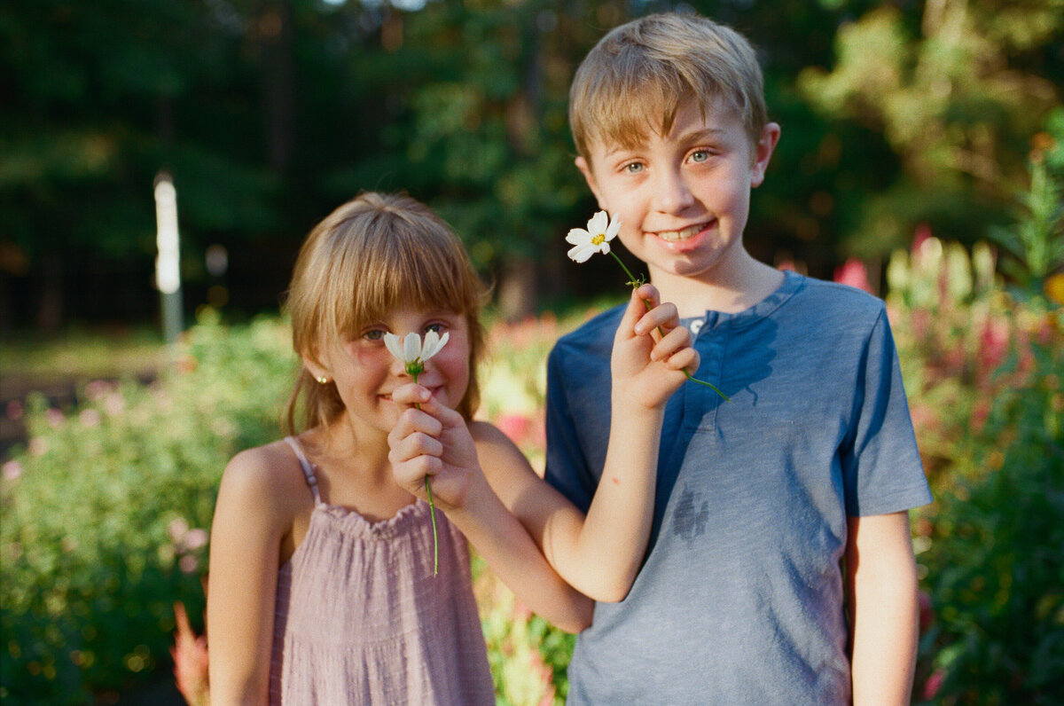 35mmFILM_WildersFlowers_Family_Nouvel_27