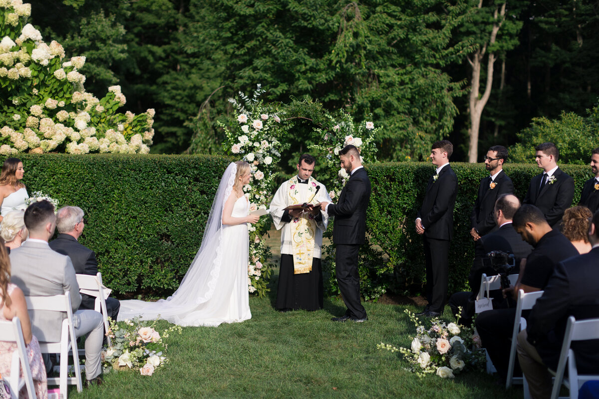 smith-farm-garden-east-haddam-connecticut-late-summer-wedding-florals-flowers-tableware-rentals-ceremony-arch-bridal-bouquet-petals-&-plates