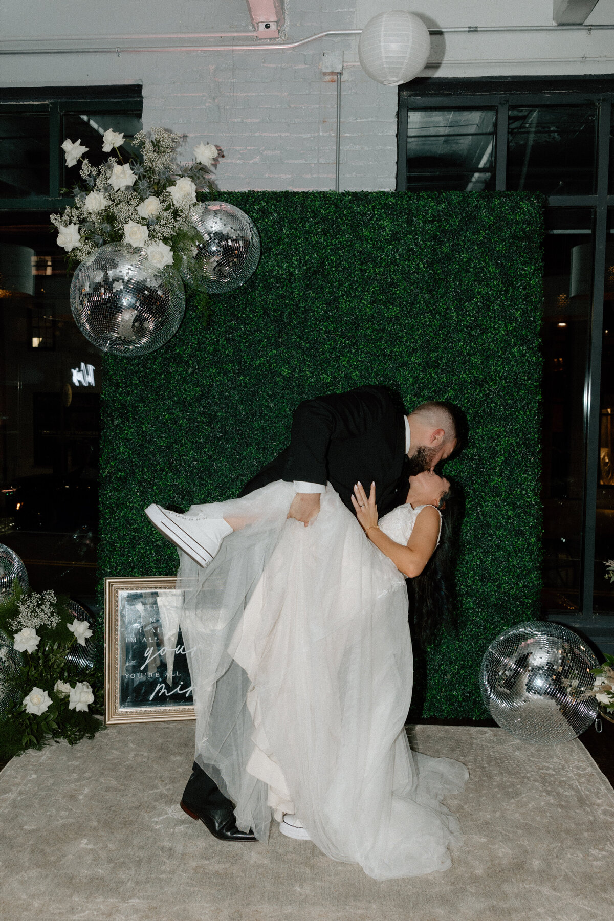 manyunk-brewery-wedding-cara-marie-photography-reception-181