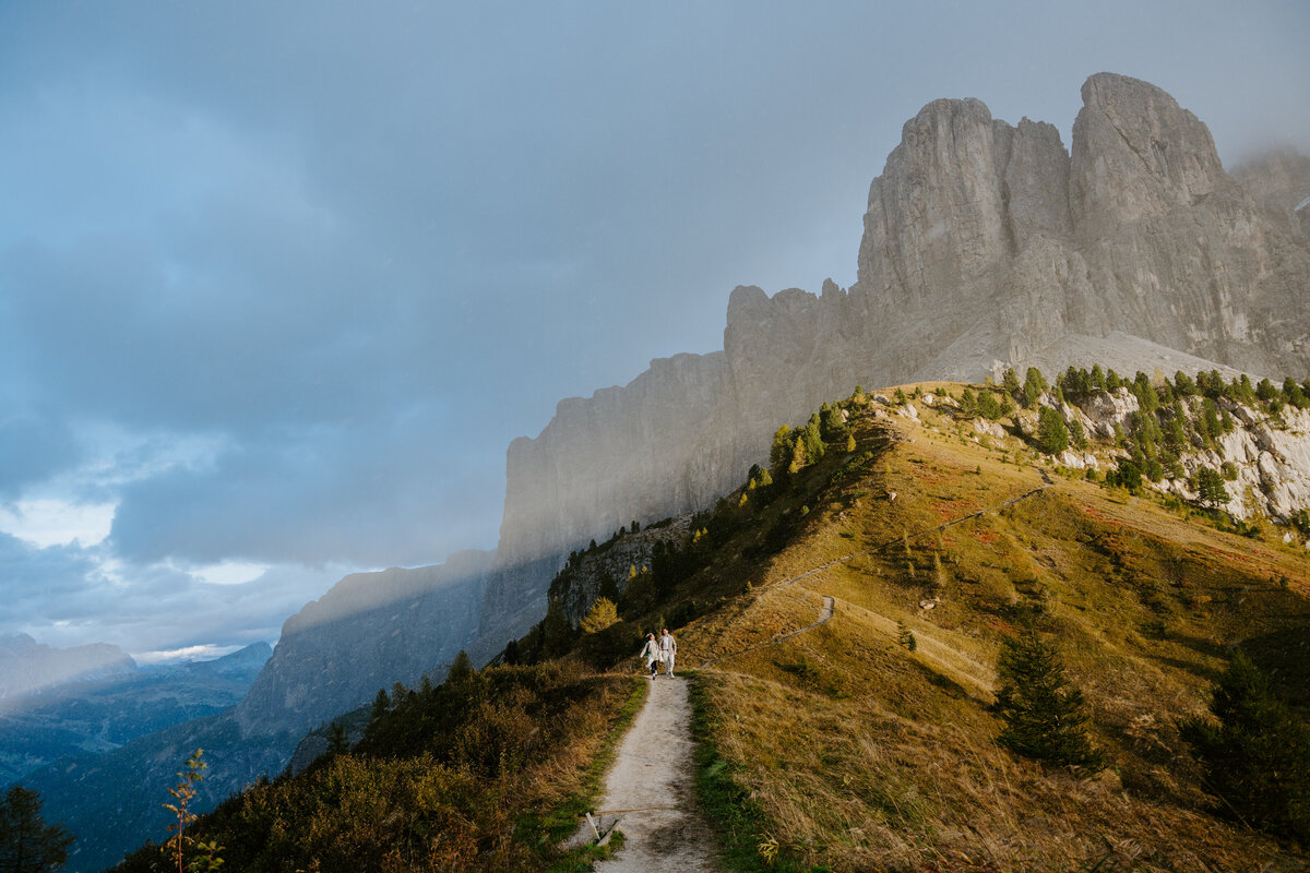 Couple eloping at Passo Gardena in the Dolomites