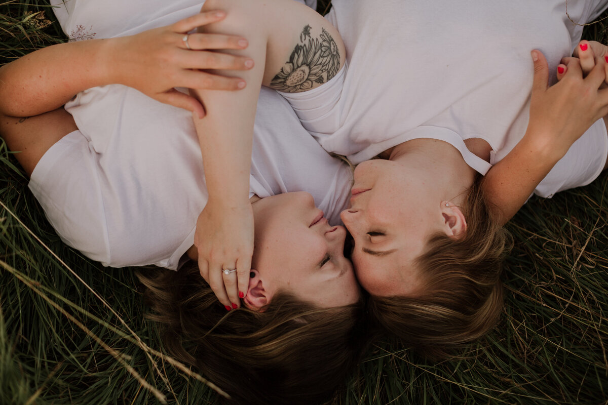 brianna-chelsea-summer-engagement-sunset-niagara-2