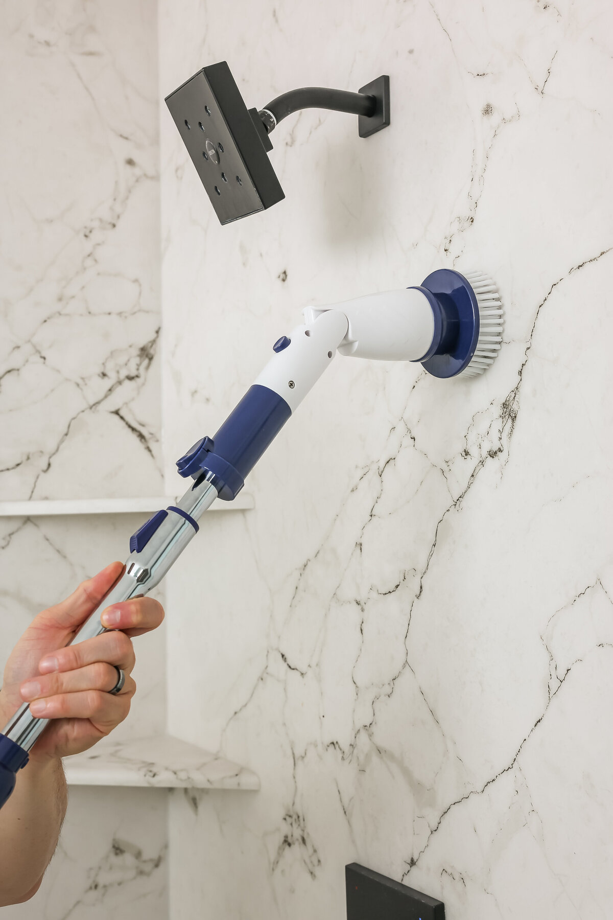8501010_Casabella_PowerScrubber_Lifestyle _Brilliant_Shower_B5.jpg