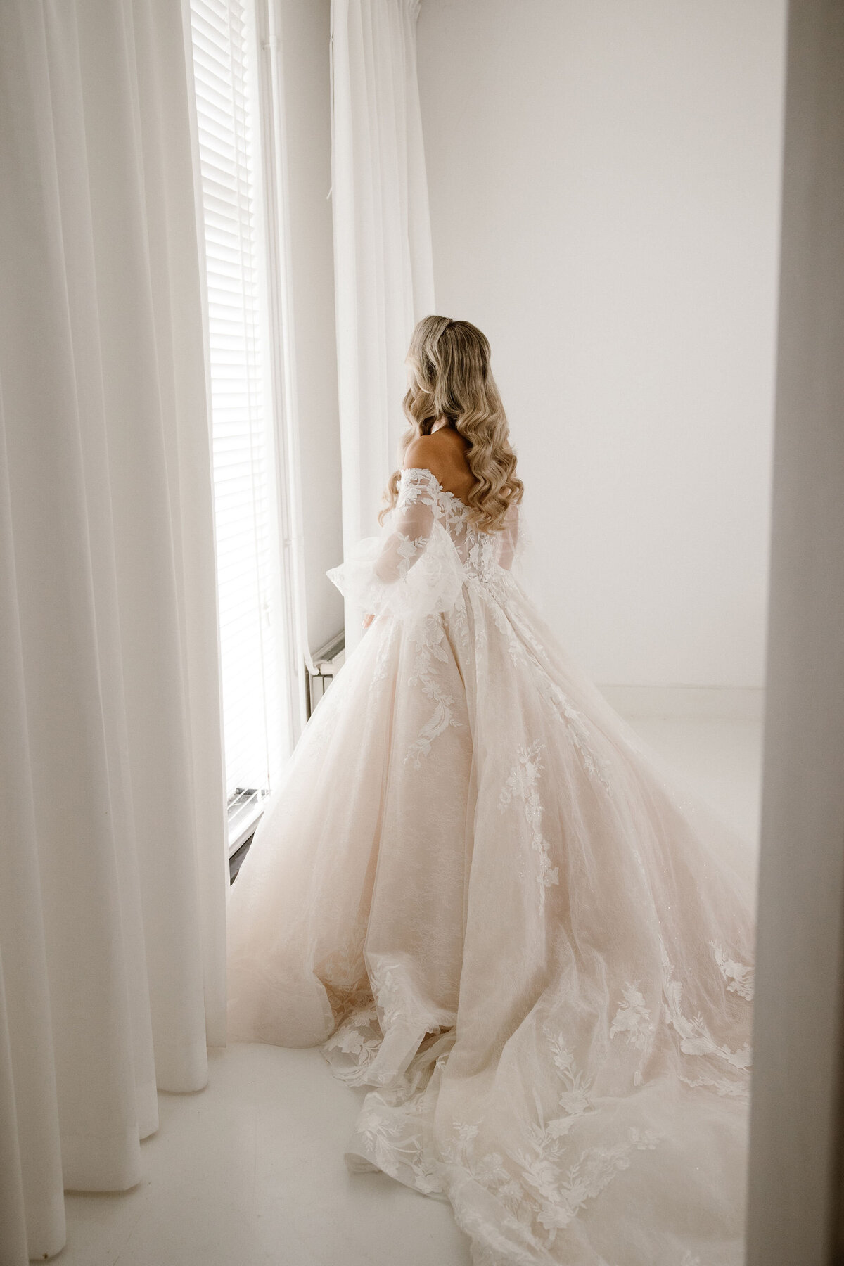 Maudvandenheuvelphotography-S&Rgettingready-303