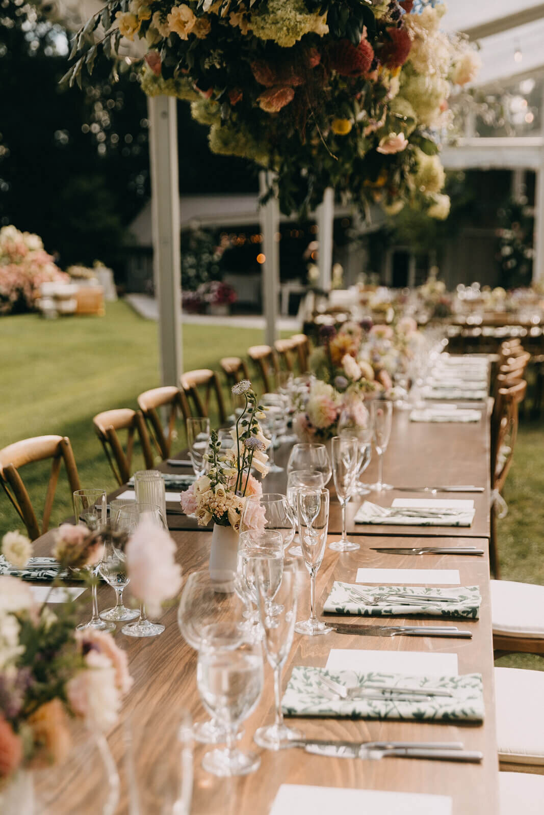 51.wooden-long-table-green-napkins-floral-wedding-decor-outdoor-reception.