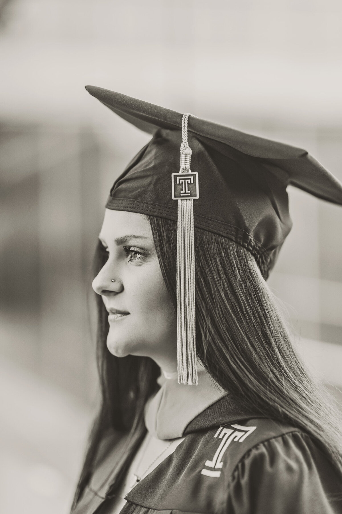 temple-grad-black-white