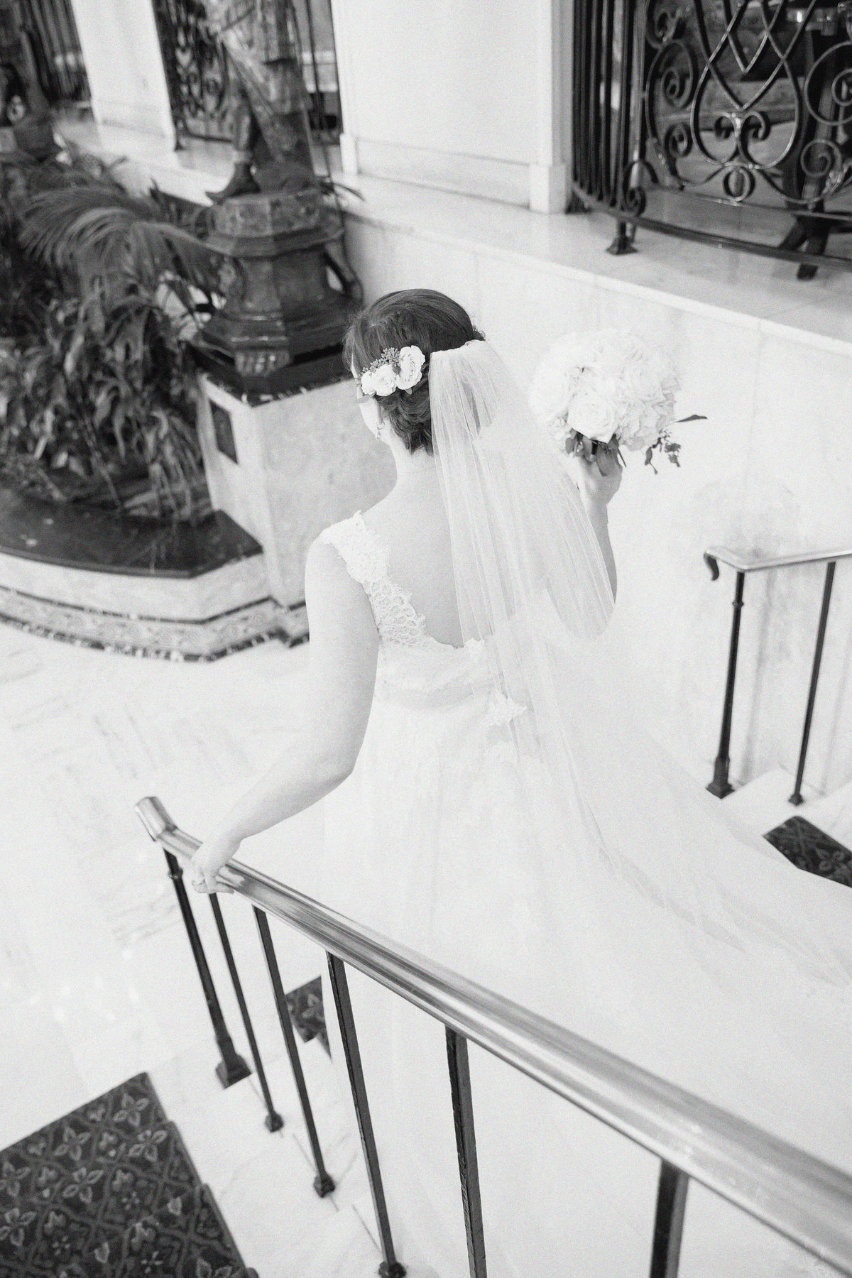 bride at the omni hotel in new orleans