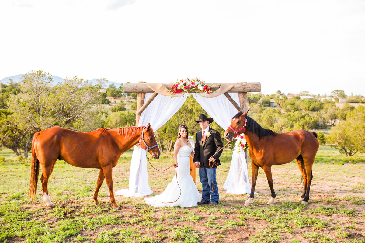 Edgewood-New-Mexico_Country-Wedding-Photographer_www.tylerbrooke.com_Kate-Kauffman-18-of-35(pp_w2052_h1368)