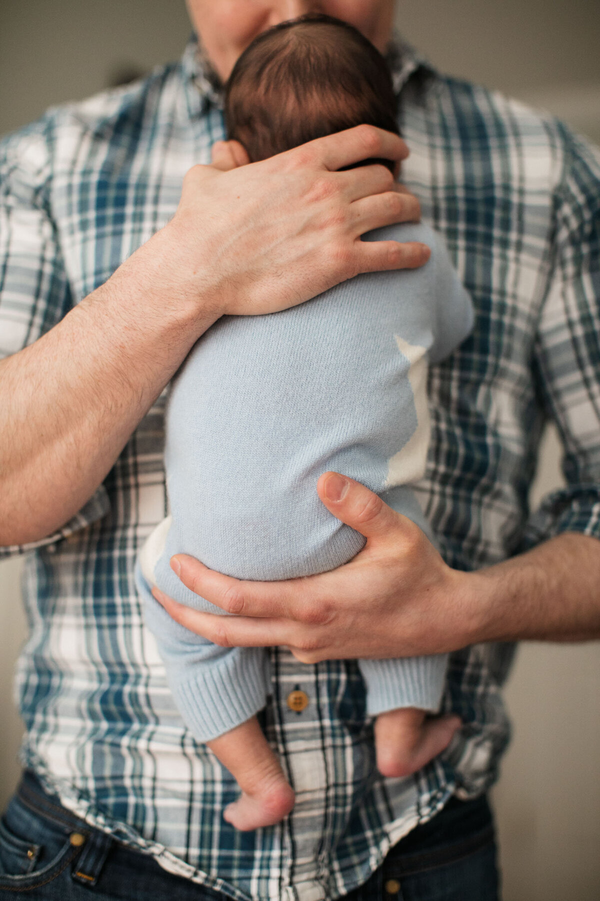 candid-natural-boston-newborn-family-photographer-zev-fisher-043