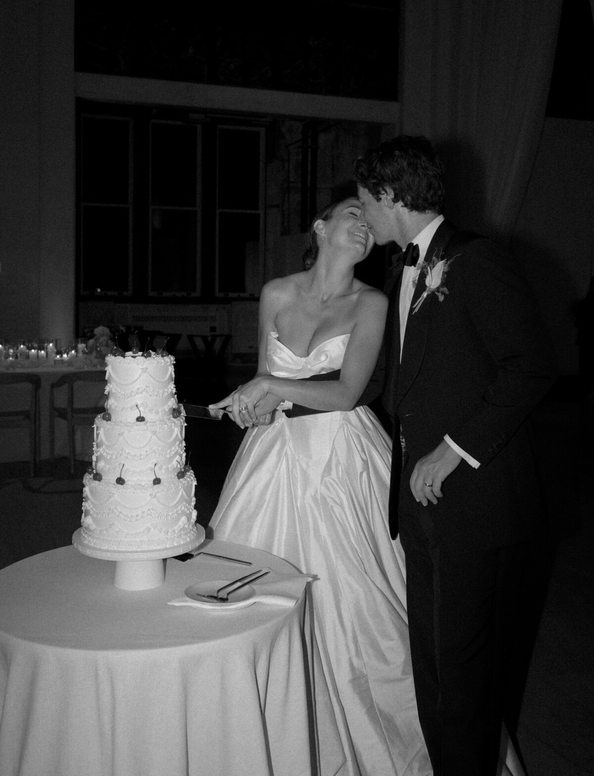 a bride & groom kiss while cutting their vintage piped Venla's cake at State Savings Bank, Detroit