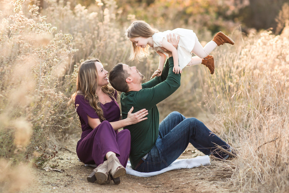 san-diego-sweetwater-river-bridge-family-photo-shoot-family-sitting-in-field