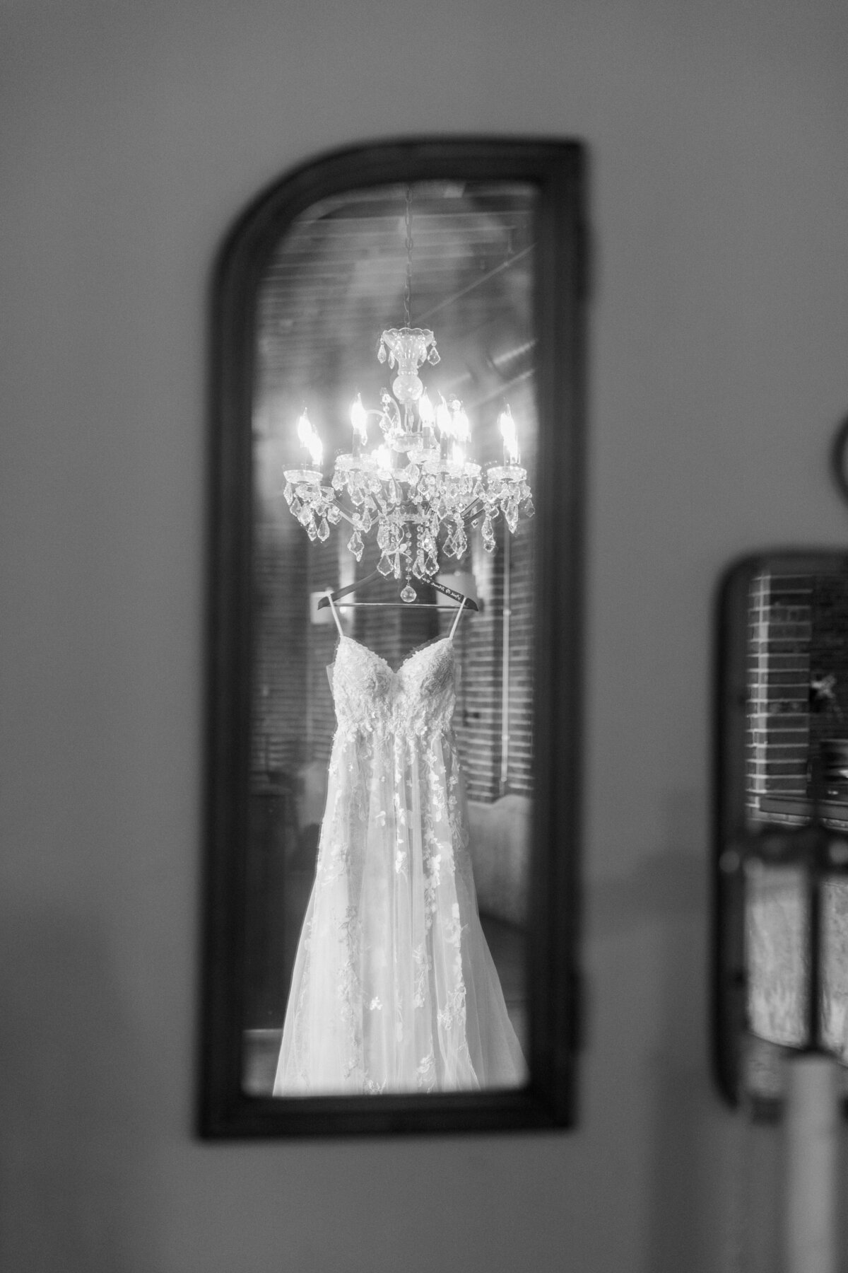 Wedding photographer who loves detailed photos natural editing 