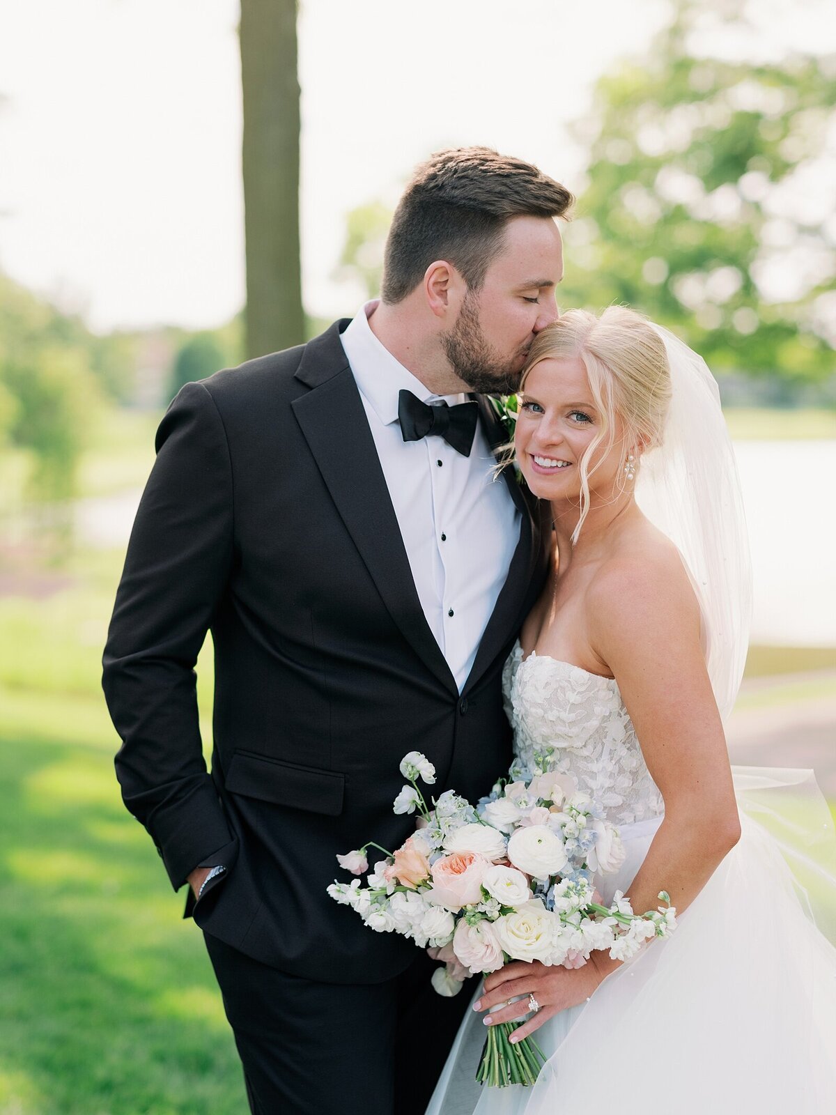 Oak-pointe-country-club-wedding_1324