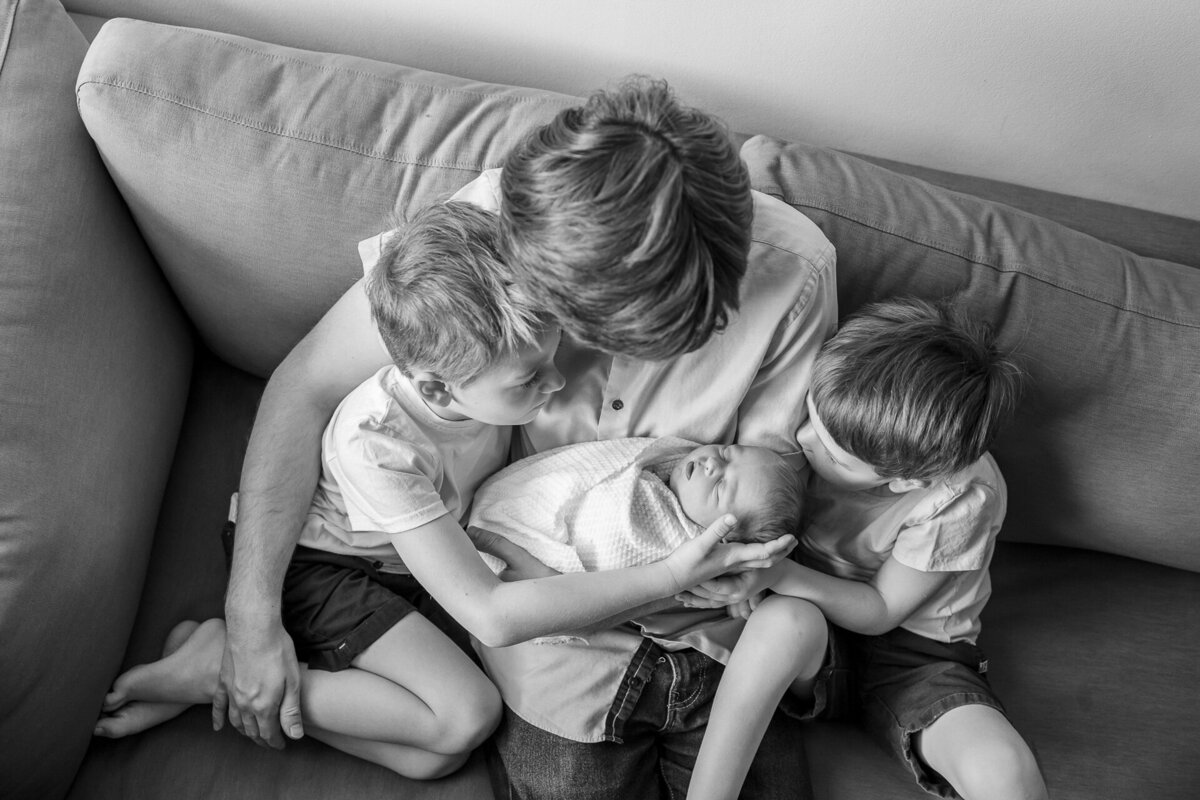 newborn-photography-lifestyle-family-of-five-baby-boy-34