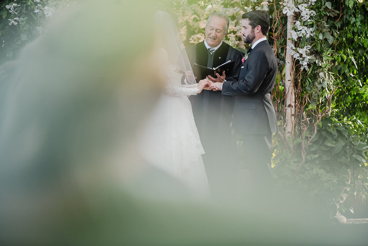 An elegant black tie garden wedding at Planterra Conservatory in West Bloomfield Michigan provided by top rated Metro Detroit wedding photographer Kari Dawson11