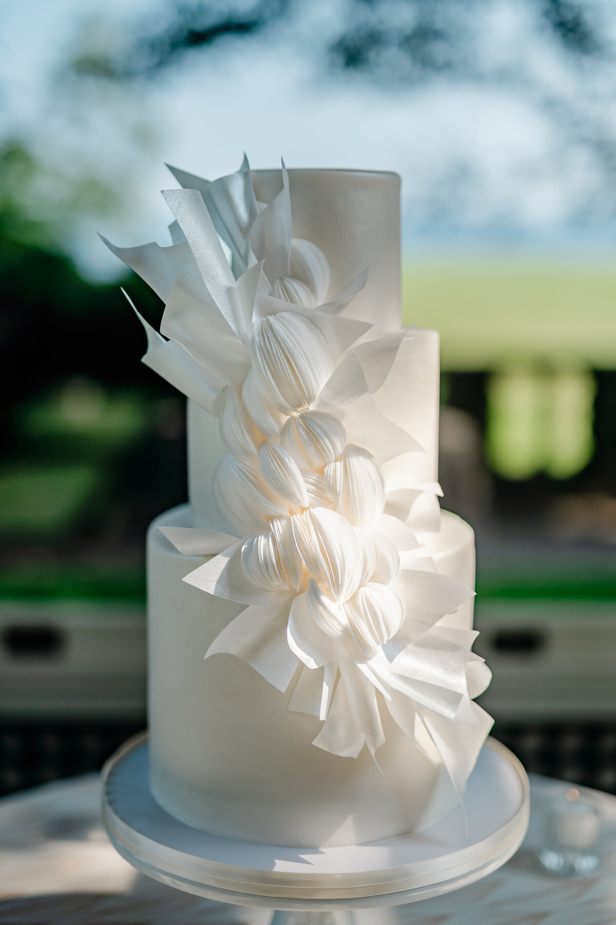modern-white-wedding-cake-decor-harkness-ct-sarah-brehant-events
